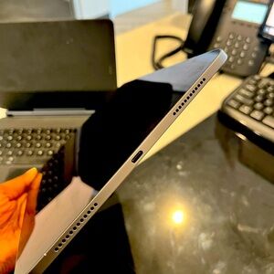 Like New Space gray IPad air 10.9 inch and IPad Keyboard.
4th generation